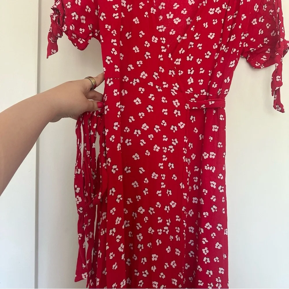 Seraphine (6 Petite Maternity) Red/ White Floral Wrap Short Sleeve Midi Dress - Picture 3 of 9